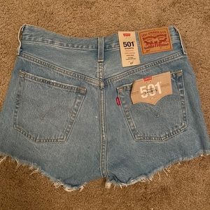 Levi’s High Rise 501 Shorts. Size 27. NWT